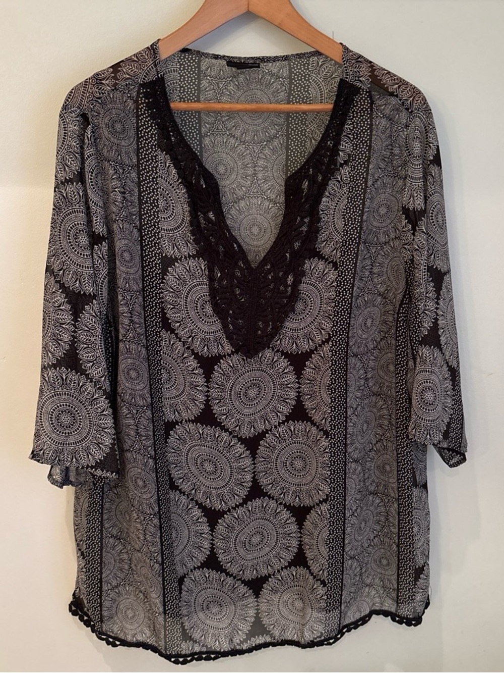 Black and White Crochet V-Neck Tunic with tank